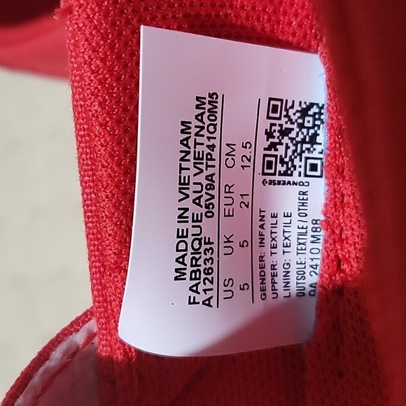 Converse Velcro Closure Shoes with Heart Buckle Infants Size 5 - Picture 5 of 8